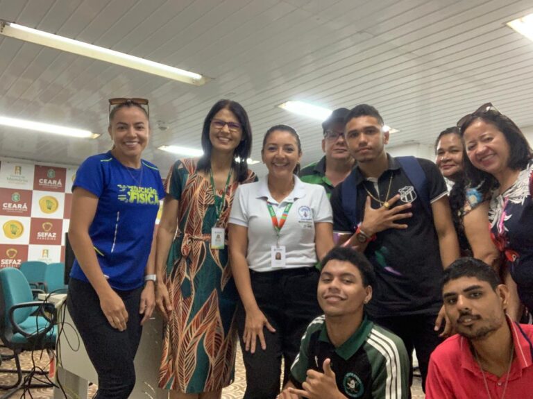 Visita do grupo de estudantes do CEJA do José Walter, acompanhados pela professora Profa. Chirley Mara Nascimento da Silva.,  em 11 de setembro. Esse encontro faz parte das atividades do  Programa de Educação Fiscal do Ceará (PEF-CE), que objetiva promover reflexões a respeito da relação entre cidadania e tributação e tornar conhecida a importância e diversidade de atividades desenvolvidas pela Secretaria da Fazenda do Ceará  (Sefaz-CE).  Foto: Estudantes na sala multiuso do Centro de Memória da Fazenda.