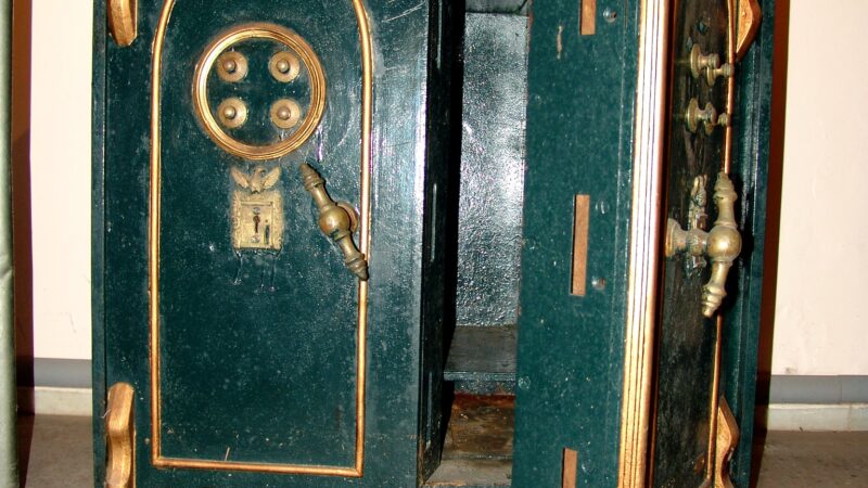 Um dos cofres que fez parte do acervo histórico do Centro de Memória da Sefaz