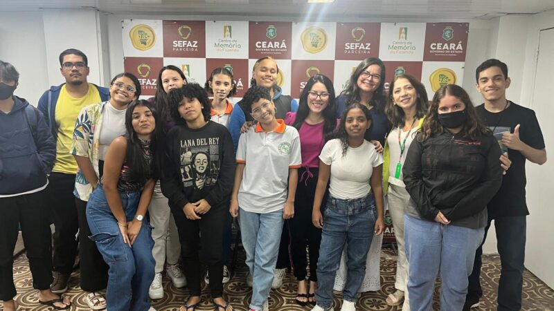 No dia 11 de março de 2025, estudantes da E.E.M.T.I Antonieta Siqueira, guiados pela professora Samya Freitas, participaram de uma visita ao Centro de Memória da Fazenda do Estado do Ceará. Durante a atividade, os alunos tiveram a oportunidade de aprofundar seu entendimento sobre o patrimônio cultural e histórico do estado, refletindo sobre o papel da história na construção da cidadania e da identidade cearense.
