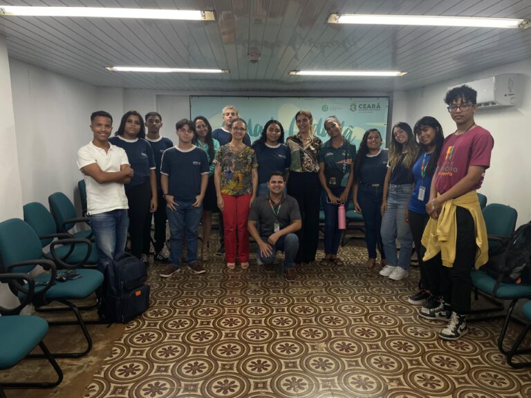Na tarde do dia 5 de agosto, um grupo do Programa Jovens Estagiários da Sefaz em visita acompanhados pelos servidores André Mendonça e Ruth Mourão.
