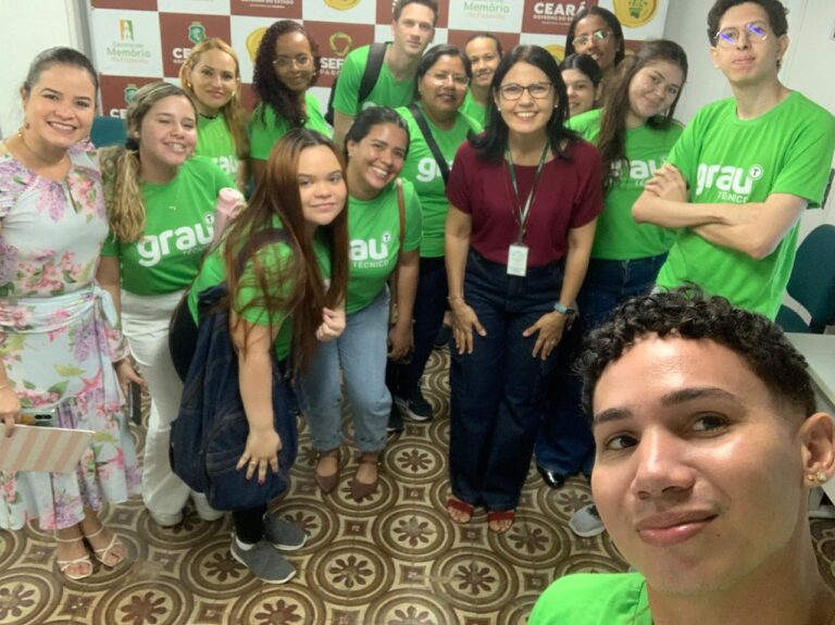 Visita do dia 13/01 de turma do Grau Técnico com alunos e professora Suélen Freitas