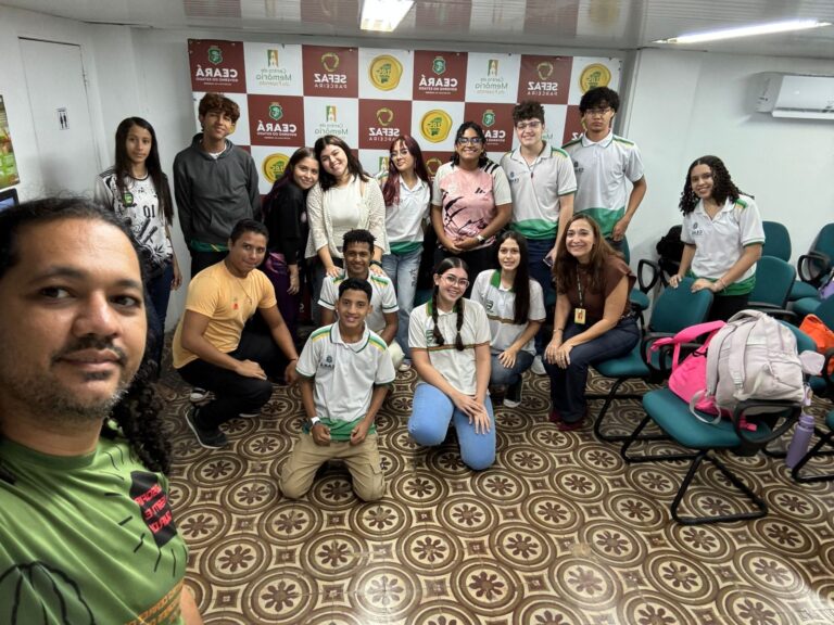 Na tarde do dia 11/03, recebemos turma da Escola Professor José Maria Campos de Oliveira com alunos e o professor Francisco José da Silva.