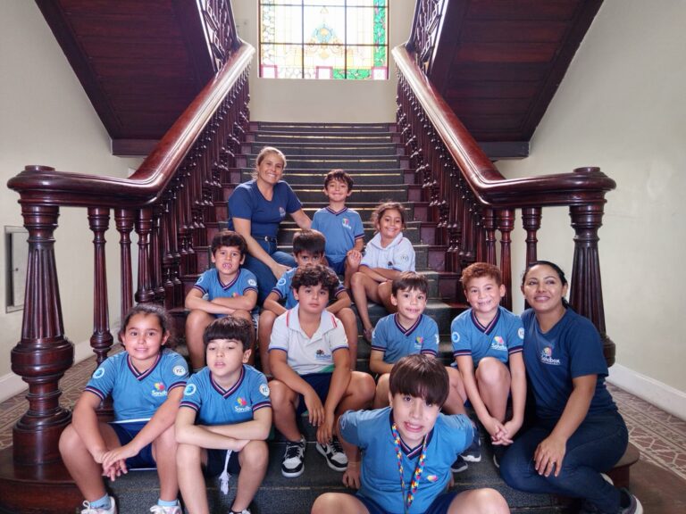 Na manhã do dia 09/03, recebemos turma da Sandbox International School composta por país, alunos e professores.