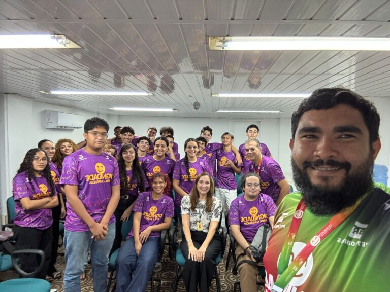 Na tarde do dia 24/03, recebemos turma do projeto O Pequeno Nazareno com alunos e professor responsável Aldair Alves.