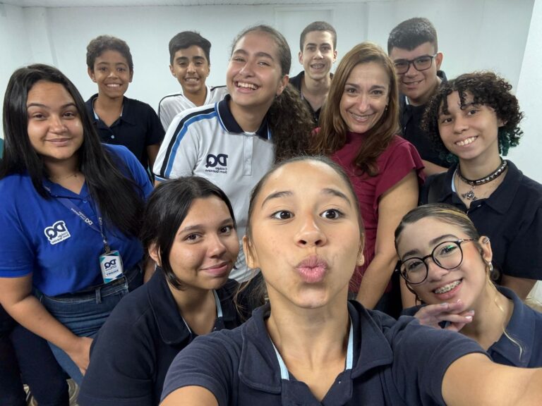 Na tarde do dia 26/03, recebemos turma do Colégio Dom Quintino com alunos e professora responsável Raiany Lopes.
