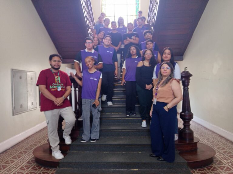 Na manhã do dia 08/04, recebemos turma do Centro de Integração Empresa-Escola com 20 alunos e professora responsável Divianny Pontes.