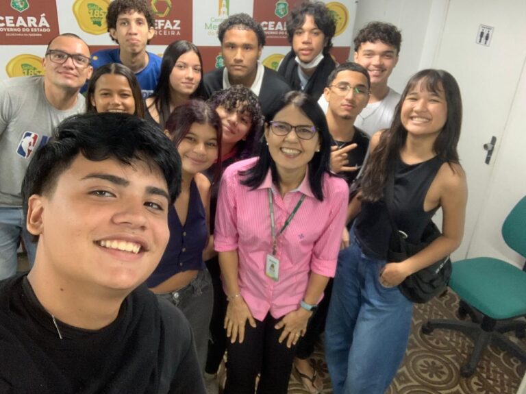 Na manhã do dia 17/04, recebemos turma da Escola Antonieta Siqueira com alunos e professor Ronaldo Magalhães.