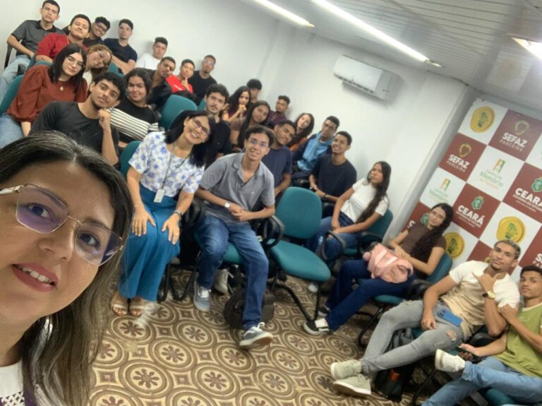 Na manhã do dia 10/04, recebemos turma do Centro de Integração Empresa-Escola com alunos e professora Divianny Fontes.