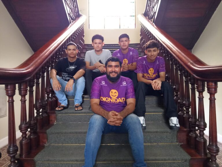 Na manhã do dia 30/03, recebemos turma do Projeto Pequeno Nazareno com alunos e professor responsável Aldair Silva.