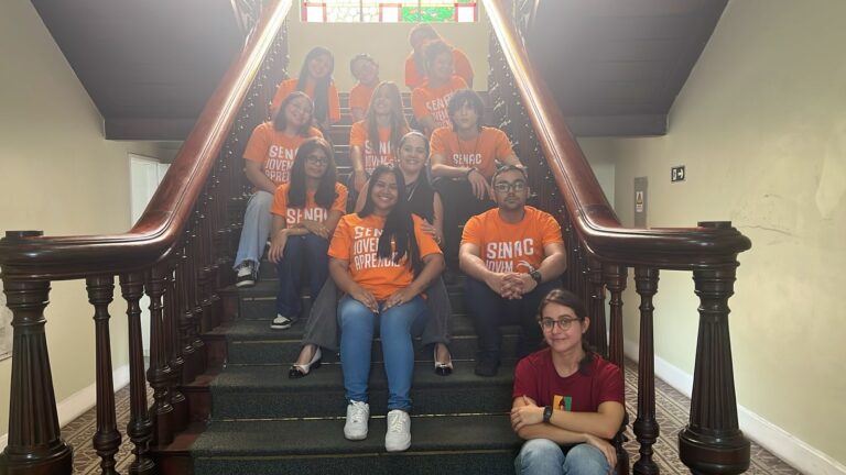 Na manhã do dia 07/05, recebemos a visita da turma do Senac com alunos e a professora Luana Oliveira.