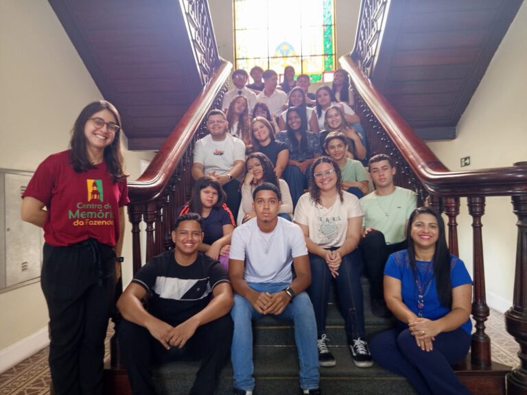 Na manhã do dia 14/05, recebemos a visita da turma da Centro de Integração Empresa-Escola com alunos e a professora Cintia Muniz.