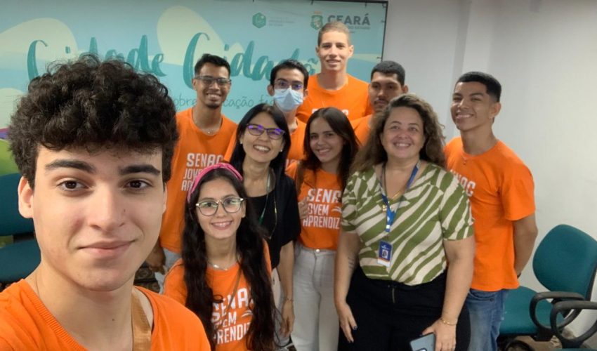Alunos do Senac no segundo momento da visita ao CM: o Programa de Educação Fiscal (PEF). Acompanhados pela professora Juliana Vanessa Pinheiro, o grupo desfrutou da aula do PEF com direito a muita participação e diálogo.