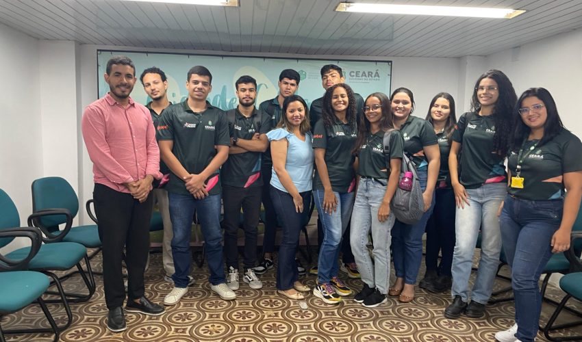 Na tarde do dia 6 de maio, a professora Ana dos Santos trouxe uma segunda turma do Espaço do Trabalhador para visitar o Centro de Memória da Fazenda.