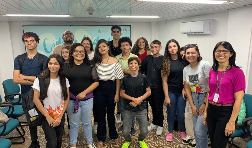 No dia 14 de abril, alunos da Escola Maria Thomasia (EEMTI) fizeram a visita mediada no Centro de Memória da Fazenda, acompanhados pelos professores Matheus Santos e Brena de Castro.
