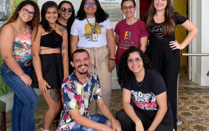 Visita dos estudantes do Programa de Educação Tutorial (PET), do curso de Sociologia da Universidade Estadual do Ceará no dia 18 de maio. Na foto: estudantes na recepção do Centro de Memória da Fazenda.
