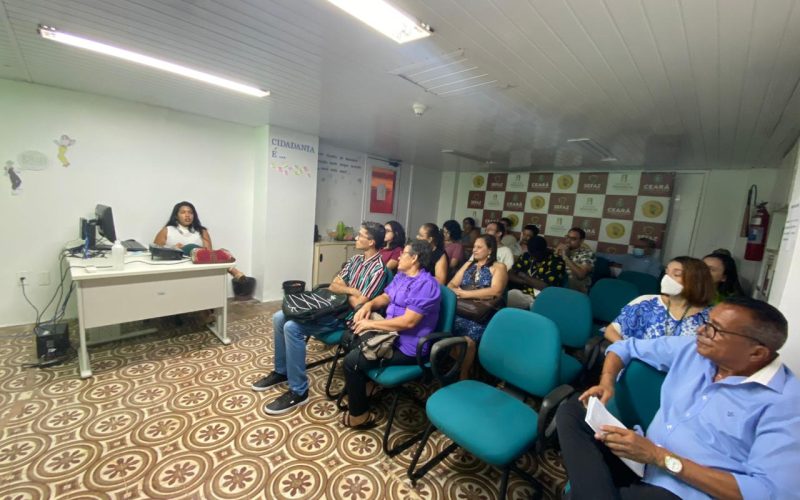 Fala da museóloga Yasmine Barbosa (Museu do Ceará - Secult CE) sobre o papel social das instituições museológicas, no dia 19 de maio. Na foto: convidados na sala multiuso do Centro de Memória da Fazenda.