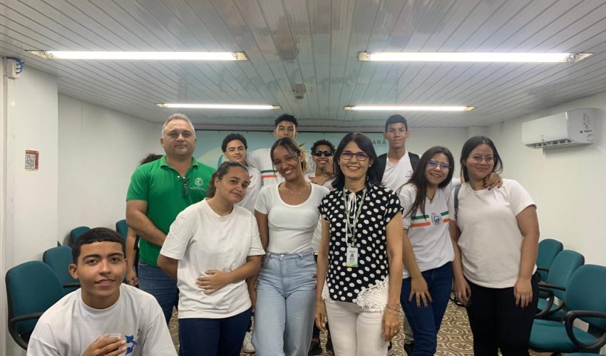 No dia 2 de junho, estudantes da Escola Ensino Médio Tempo Integral (EEMTI) General Eudoro Corrêa visitaram o Centro de Memória da Fazenda, acompanhados pelo professor Francisco de Assis.
