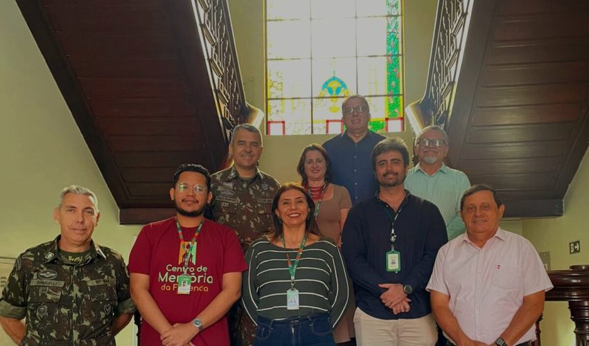 Na tarde do dia 23  de abril, o Centro de Memória da Fazenda (CM) recebeu representantes da 10ª Região Militar do Exército Brasileiro de Fortaleza em um encontro marcado pela troca de experiências históricas e pelo fortalecimento de laços institucionais. Estiveram presentes o General de Divisão Cristiano Pinto Sampaio, o Coronel de Infantaria José Bezerra de Menezes Neto, o Capitão QAO Francisco Wilton Morais Teixeira e o 2º Tenente Marcelo Gabrielli Pontes.