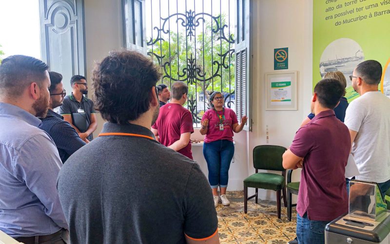 Visita dos novos servidores da Secretaria da Fazenda do Estado do Ceará (Sefaz -CE),  ao Centro de Memória da Fazenda no dia 26 de maio. Foto: Servidores na recepção do Centro de Memória da Fazenda.
