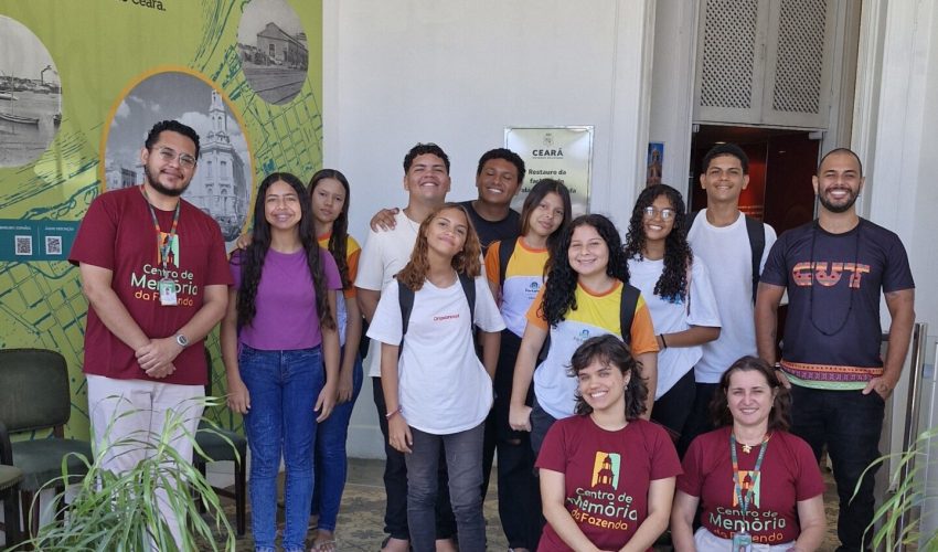 Na manhã do dia 30 de abril, estudantes do 9º ano da Escola José Bonifácio de Sousa visitaram o  Centro de Memória da Fazenda, acompanhados pelo professor de história Paulo José e por alunos monitores.