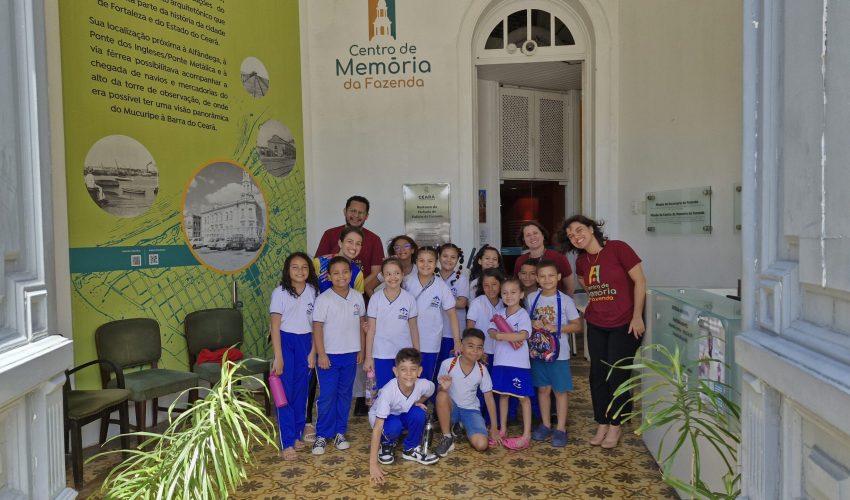 Na manhã de 6 de maio, alunos do Centro Educacional Carrossel visitaram o Centro de Memória da Fazenda (CM) com a professora Zilda Menezes.