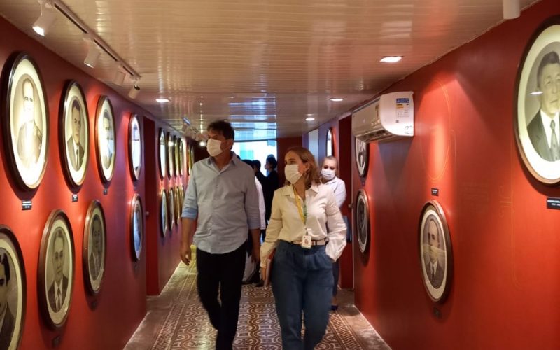 Na foto: senador Cid Gomes e a Secretária da Fazenda Fernanda Pacobahyba.
