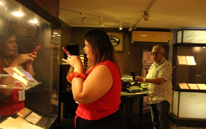 Durante a oficina, os participantes percorreram as exposições e fachadas do CM,  realizando exercícios e  aplicando os conhecimentos aprendidos sobre fotografia. Além dos registros fotográficos, houve uma explanação sobre o acervo disponível e a importância do CM como equipamento cultural do Ceará.