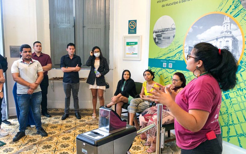 Visita dos estudantes da disciplina direito tributário do curso de Direito da Faculdade Uninassau (Campus Dorotéias) ao Centro de Memória da Fazenda no dia 03 de março de 2023. Na foto: estudantes na recepção do Centro de Memória da Fazenda.