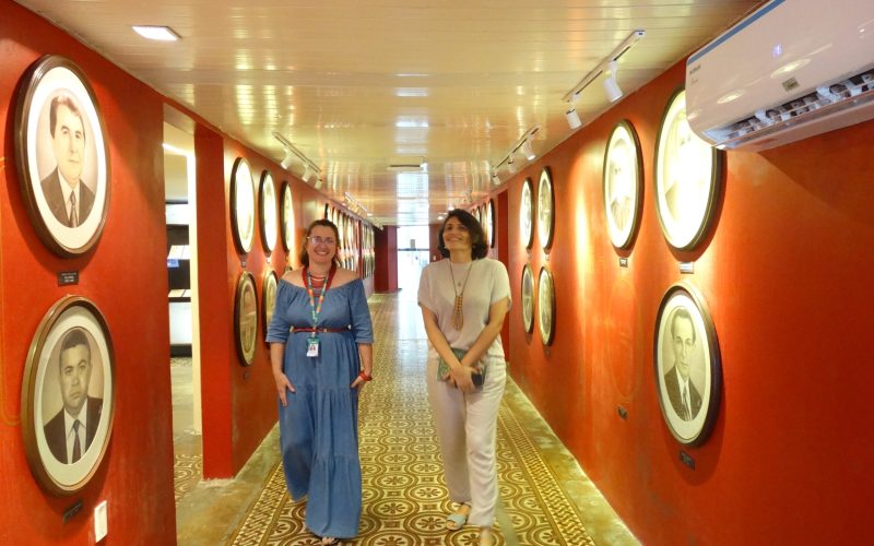 Visita técnica da Secretária de Cultura e Turismo de Sobral, Simone Passos, ao Centro de Memória da Fazenda (CM), no dia 11 de março. A Secretária foi acompanhada por Ana Paula Bezerra, historiadora e coordenadora do núcleo educativo do CM.