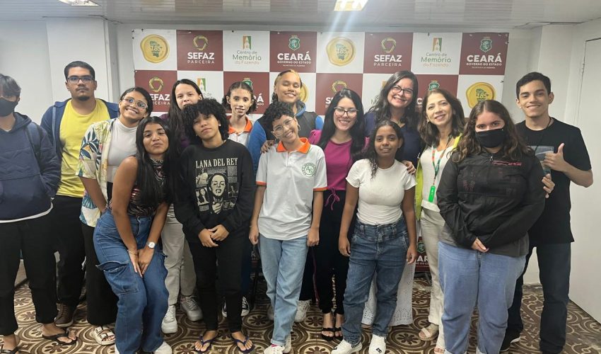 No dia 11 de março de 2025, estudantes da E.E.M.T.I Antonieta Siqueira, guiados pela professora Samya Freitas, participaram de uma visita ao Centro de Memória da Fazenda do Estado do Ceará. Durante a atividade, os alunos tiveram a oportunidade de aprofundar seu entendimento sobre o patrimônio cultural e histórico do estado, refletindo sobre o papel da história na construção da cidadania e da identidade cearense.