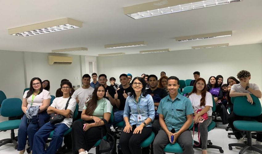 Na manhã do dia 17/06 recebemos visita de turma do Centro de Integração Empresa-Escola com alunos e professora responsável Sara Sales.